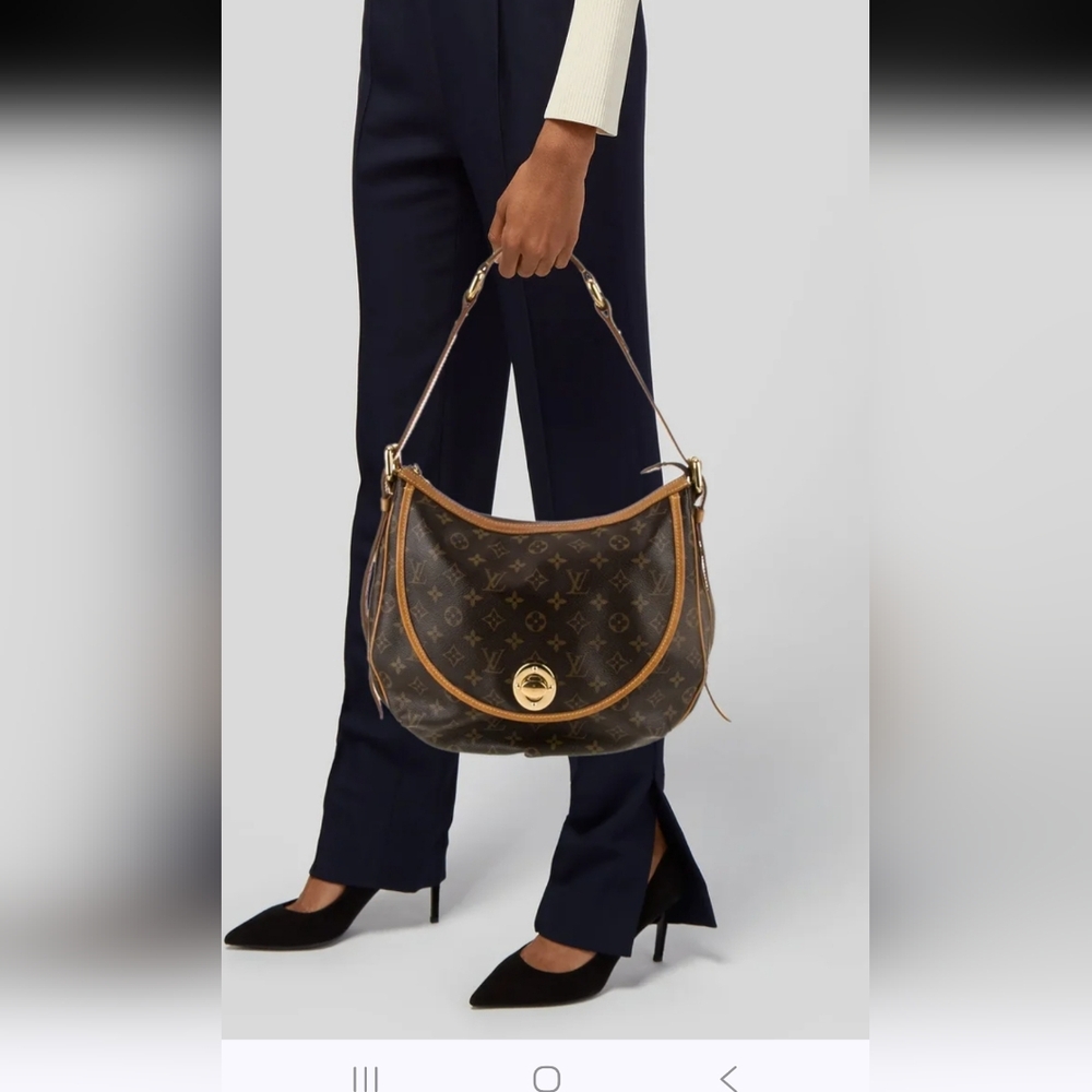 Louis Vuitton Elegant Brown Shoulder Bag